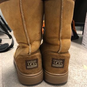 Tan uggs